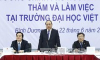 នាយករដ្ឋមន្ត្រីលោក Nguyen Xuan Phuc បំពេញការងារនៅមហាវិទ្យាល័យ Viet Duc