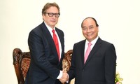 នាយករដ្ឋមន្រ្តីលោក Nguyen Xuan Phuc ទទួលជួបជាមួយប្រធានមូលនិធិវិនិយោគ Harbinger Capital Partners