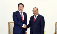 នាយករដ្ឋមន្ត្រីវៀតណាម លោក Nguyen Xuan Phuc អញ្ជើញជួបសន្ទនាជាមួយប្រធានសម្ព័ន្ធក្រុមហ៊ុន SK Group នៃកូរ៉េខាងត្បូង