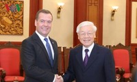 អគ្គលេខាបក្ស ប្រធានរដ្ឋវៀតណាមលោក Nguyen Phu Trong អញ្ជើញទទួលជួបជាមួយនាយករដ្ឋមន្រ្តីរុស្ស៊ីលោក Dmitry Medvedev