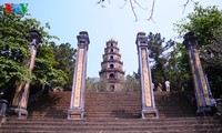 វត្ត Thien Mu ដ៏សក្តិសិទ្ធនៅលើមាត់ទន្លេ Huong ទីក្រុង Hue