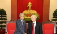 អគ្គលេខាបក្ស ប្រធានរដ្ឋវៀតណាម លោក Nguyen Phu Trong បានទទួលជួបជាមួយនាយករដ្ឋមន្រ្តី ម៉ាឡេស៊ីលោក Mahathir Mohamad 