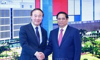 លោកនាយករដ្ឋមន្ត្រី Pham Minh Chinh អញ្ជើញទៅទស្សនាមជ្ឈមណ្ឌល Semiconductor របស់ Samsung Group