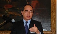 ឧបនាយករដ្ឋមន្ត្រីវៀតណាម Nguyen Thien Nhan បន្តដំណើរទស្សកិច្ចការងារនៅស្វ៊ីស