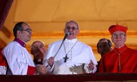 កាឌីណាល់ជនជាតិអាហ្សង់ទីន Jorge Mario Bergoglio ជាប់ឆ្នោតជាសម្តេចប៉ាបលើកទី ២៦៦ 