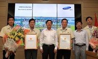 ពិធីប្រគល់លិខិតអនុញ្ញាត្តវិនិយោគចូលក្នុងគំរោងការណ៍ Samsung Electronics Vietnam 