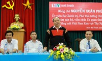 ឧបនាយករដ្ឋមន្ត្រី Nguyen Xuan Phuc ទៅសាកសួរសុខទុក VOV ប្រចាំនៅតំបន់ Tay Nguyen 