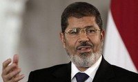 អេហ្សីពផ្អាកអង្គជំនំជំរះអតីតប្រធានាធិបតីMohamed Morsi