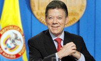 ប្រធានាធិបតីកាន់អំណាចរបស់ Colombia លោក Juan Manuel Santos បានជាប់ឆ្នោតជាថ្មីម្តងទៀត