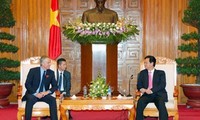 នាយករដ្ឋមន្ត្រី Nguyen Tan Dung ជួបសន្ទនាជាមួយអតីតនាយករដ្ឋមន្ត្រីអង់គ្លេស Tony Blair