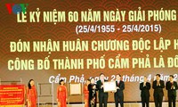 ទីក្រុង Cam Pha ទទួលគ្រឿងឥស្សរយសឯករាជ្យថ្នាក់ទី១