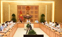 PM Pham Minh Chinh Lakukan Acara Kerja dengan Komite Tetap Pemerintah dan Para Pemimpin Departemen Penggerakan Massa