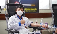 Memuji  10 Dokter Muda Vietnam Yang Tipikal