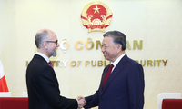 Menteri Keamanan Publik To Lam Menerima Duta Besar Kanada Shawn Perry Steil di Vietnam