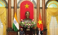 越南国家主席陈大光会见印度国防部长帕里卡尔