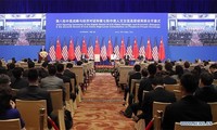 中美讨论双边问题及共同关心的国际问题