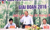 越南政府总理阮春福主持与西原各省的工作会议