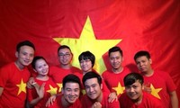 越南艺术家和人民参加有史以来最大的社会音乐视频