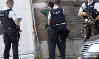 比利时发生持刀砍伤两名警察事件
