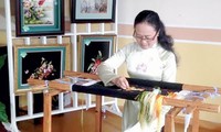 林同省大叻市的阮氏友幸艺人获颁美术手工艺领域人民艺人称号