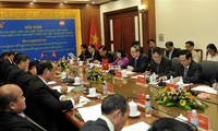 加强越南祖国阵线中央委员会与老挝建国阵线的合作