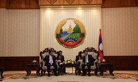 越共中央组织部高级代表团访问老挝