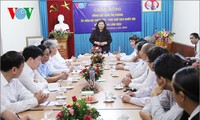 越南国会副主席丛氏放探望本台驻西北地区记者站