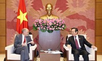 越南国会副主席冯国显会见欧洲自由贸易联盟成员国议员代表团