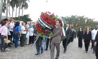 阮氏金银在古巴吊唁古巴革命领袖菲德尔•卡斯特罗