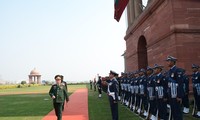 越南高级军事代表团对印度进行正式友好访问