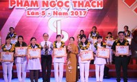 越南医生节纪念活动在各地举行