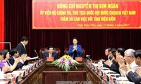 越南国会主席阮氏金银与奠边省领导举行工作座谈会
