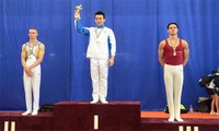 越南体操运动员在青年体操世界杯匈牙利站比赛上夺得4枚金牌