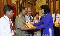 越南领导人开展纪念越南荣军烈士节70周年慰问活动