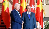 阮春福与土耳其总理耶尔德勒姆举行会谈