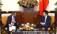 越南政府副总理兼外交部长范平明会见萨尔瓦多副外长卡洛斯·卡斯塔尼达