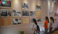 造访胡志明主席撰写宣告越南民主共和国诞生的《独立宣言》的地方