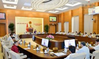 越南十四届国会常委会十四次会议讨论《测绘与地图法（草案）》