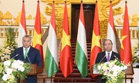 阮春福和匈牙利总理欧尔班举行会谈