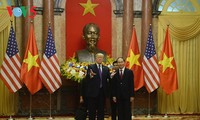 越南国家主席陈大光主持仪式欢迎美国总统特朗普