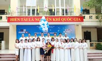 越南学生的纯洁友情和神圣的师生情