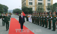 越南国家主席陈大光视察第一军区武装力量