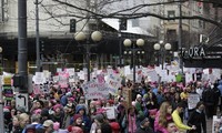 美国各地举行妇女大游行