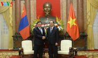 陈大光会见蒙古国国家大呼拉尔主席米·恩赫包勒德