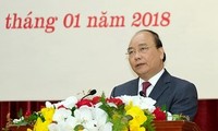 阮春福与越南祖国阵线座谈