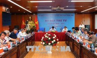 中央文学艺术理论批评委员会第四次会议举行