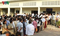 柬埔寨选民开始参加柬埔寨第六届国会选举投票