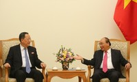 Премьер Вьетнама Нгуен Суан Фук принял министра иностранных дел КНДР