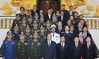越南政府总理阮春福会见柬埔寨和老挝国防部长