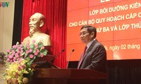越南共产党战略级规划干部新知识培训班毕业典礼举行